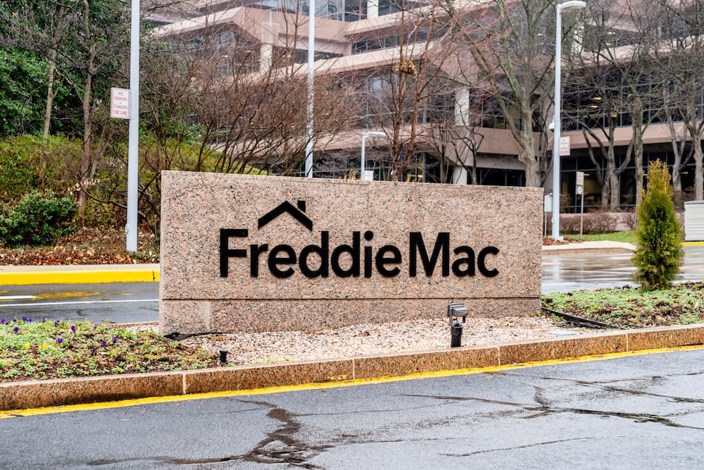 Trump Eyes Public Status for Mortgage Giants Fannie Mae and Freddie Mac