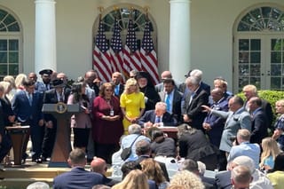 Photo of Trump Signing Executive Order to Create Religious Liberty Commission