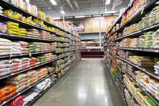 Picture of the rice aisle at a grocery store 