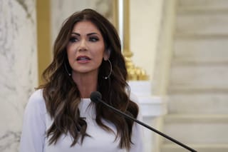 Picture of DHS Secretary Kristi Noem