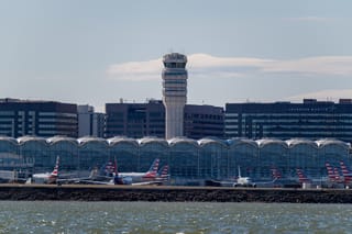 Picture of the air traffic control tower and terminal at Ronald Reagan Washington National Airport