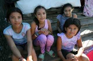 Picture of 4 migrant children 