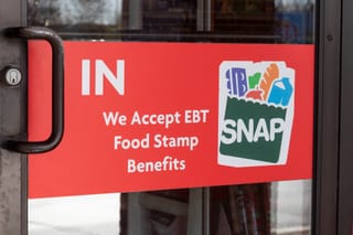 Picture of a SNAP sign on a retail store 