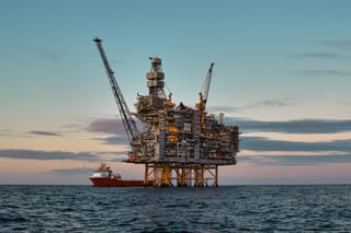 Picture of an offshore oil rig 