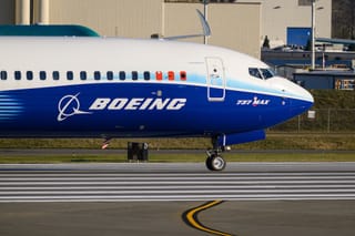 Picture of a Boeing 737 airplane 