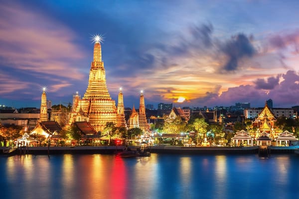 Image of Wat Arun (Temple of Dawn) in Bangkok Thailand