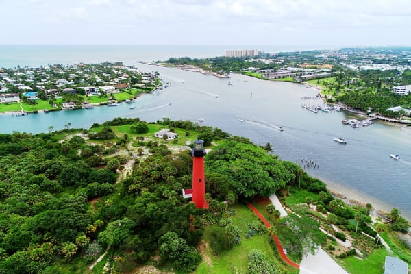 Picture of Jupiter Florida lighthouse and inlet 