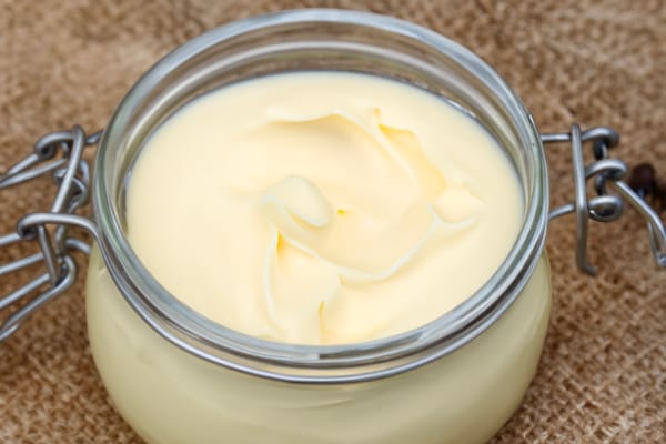 Picture of beef tallow in a jar 