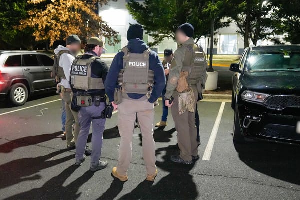 Photo of ICE agents 