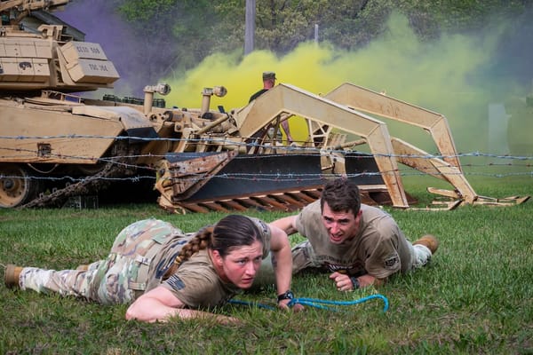 Picture of a male and female soldier in the US Ar