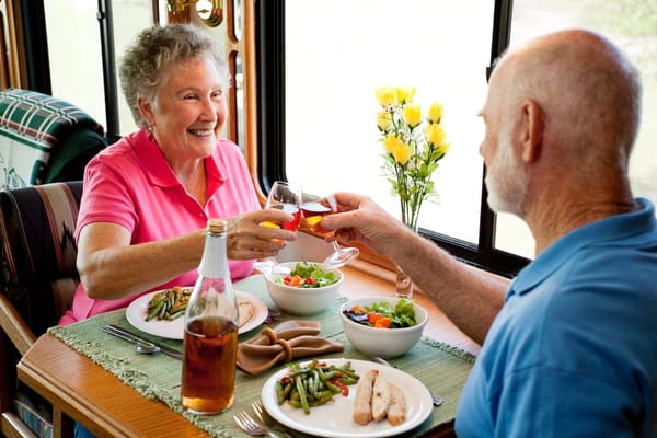 Picture of a. senior couple eating a healthy meal 