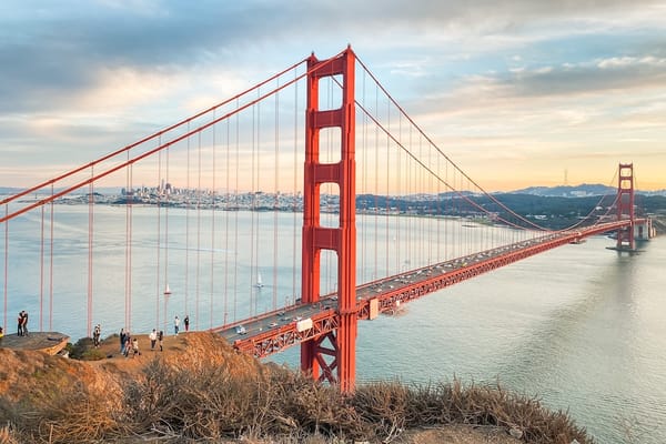 Picture of the Golden Gate Bridge and downtown San Francisco 