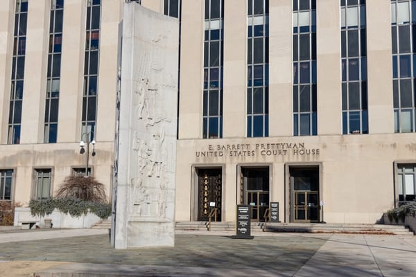 Picture of the entrance to the E. Barrett Prettyman U.S. District Court House 