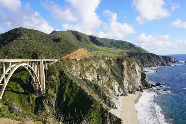 Image of a highway next to the ocean